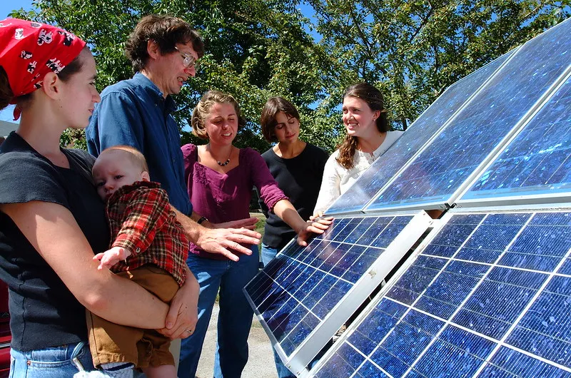 Foto Mensen Zonnepanelen